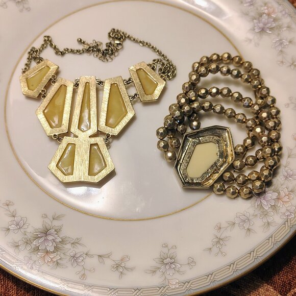 Vtg Iridescent Dragons Breath Yellow Golden Lucite Statement Necklace & Bracelet - Picture 4 of 6